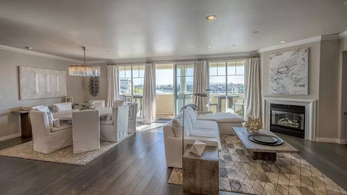Apartment for rent at 4346 Tradewinds Dr, Oxnard, CA 93035