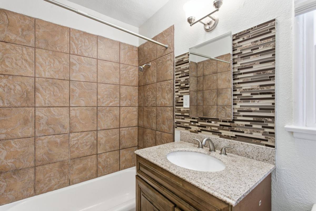Apartment for rent at 20610 Hartland St, Winnetka, CA 91306
