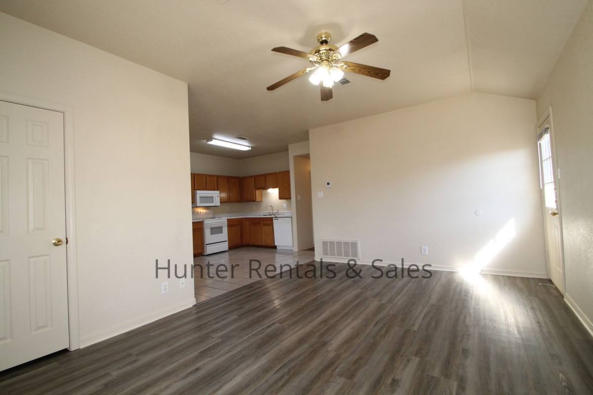 Townhouse for rent at 5203-B Daybreak Dr, Killeen, TX 76542