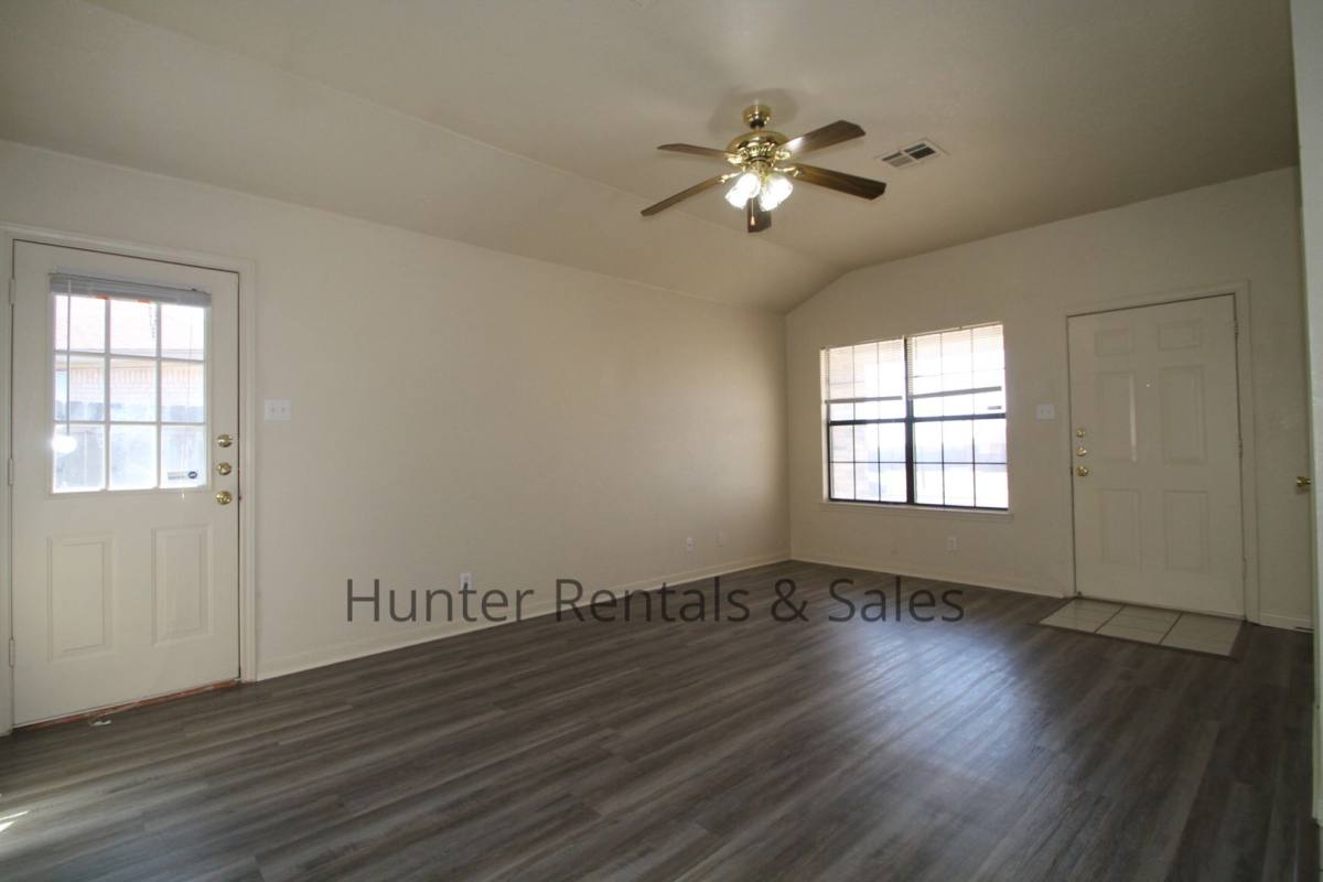 Townhouse for rent at 5203-B Daybreak Dr, Killeen, TX 76542