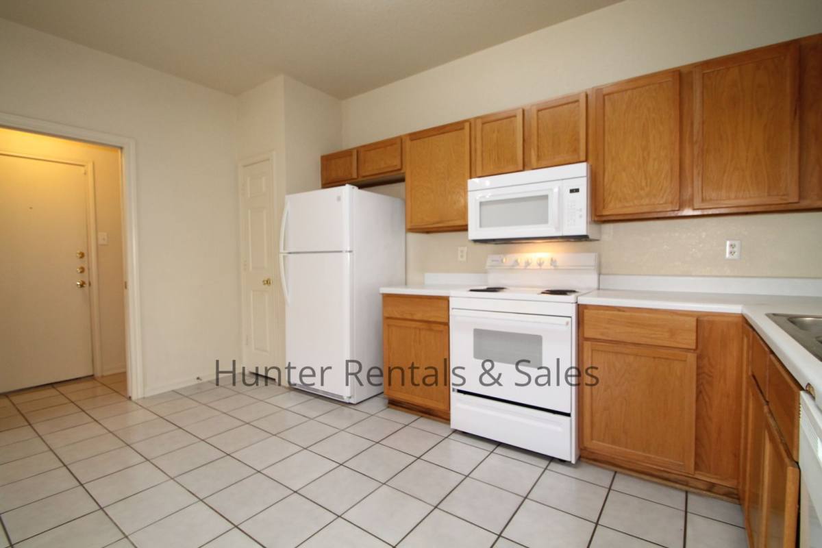 Townhouse for rent at 5203-B Daybreak Dr, Killeen, TX 76542