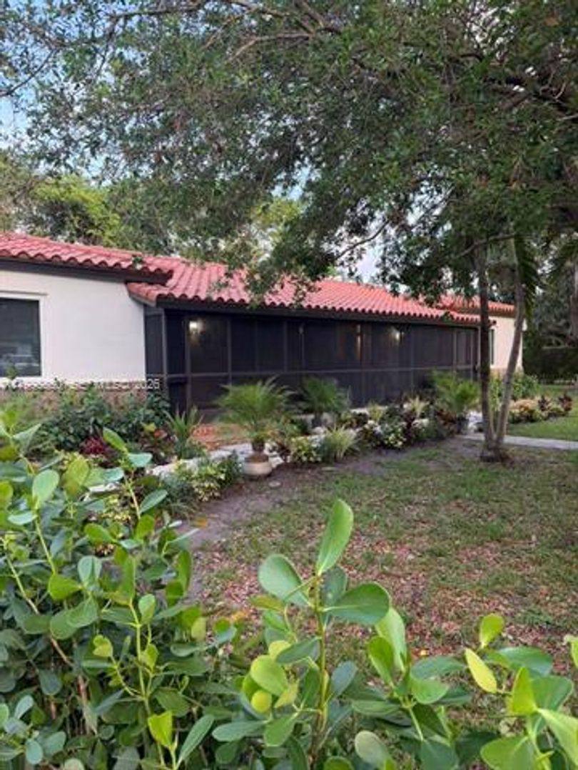 Apartment for rent at 11201 NE 10th Ave, Miami, FL 33161