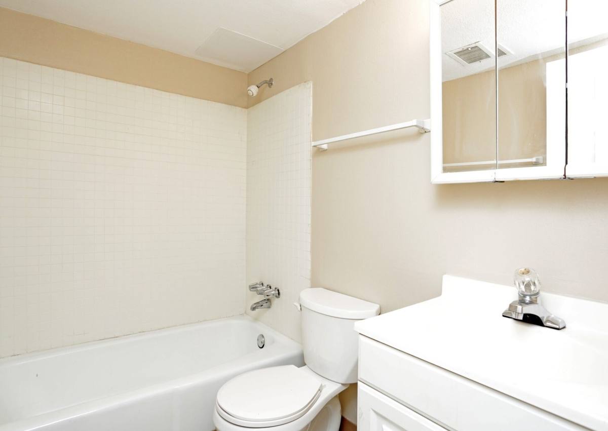 Apartment for rent at 708 13th St, West Des Moines, IA 50265