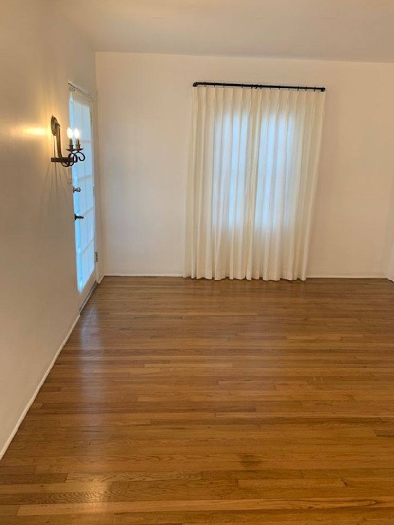 Apartment for rent at 2665-67 32nd St, Santa Monica, CA 90405
