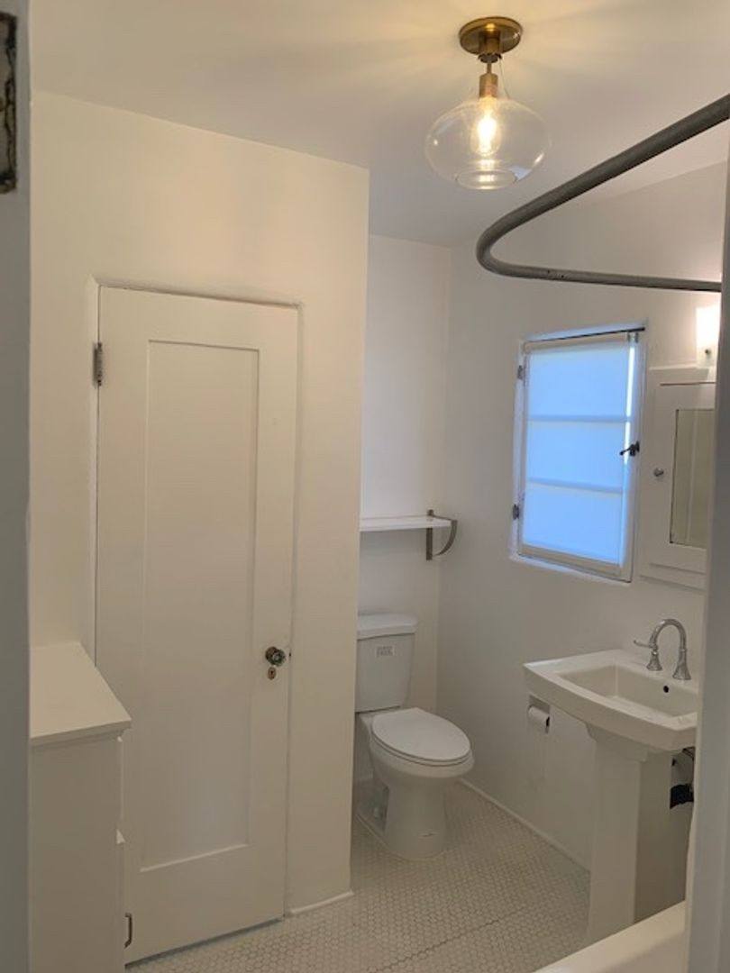 Apartment for rent at 2665-67 32nd St, Santa Monica, CA 90405