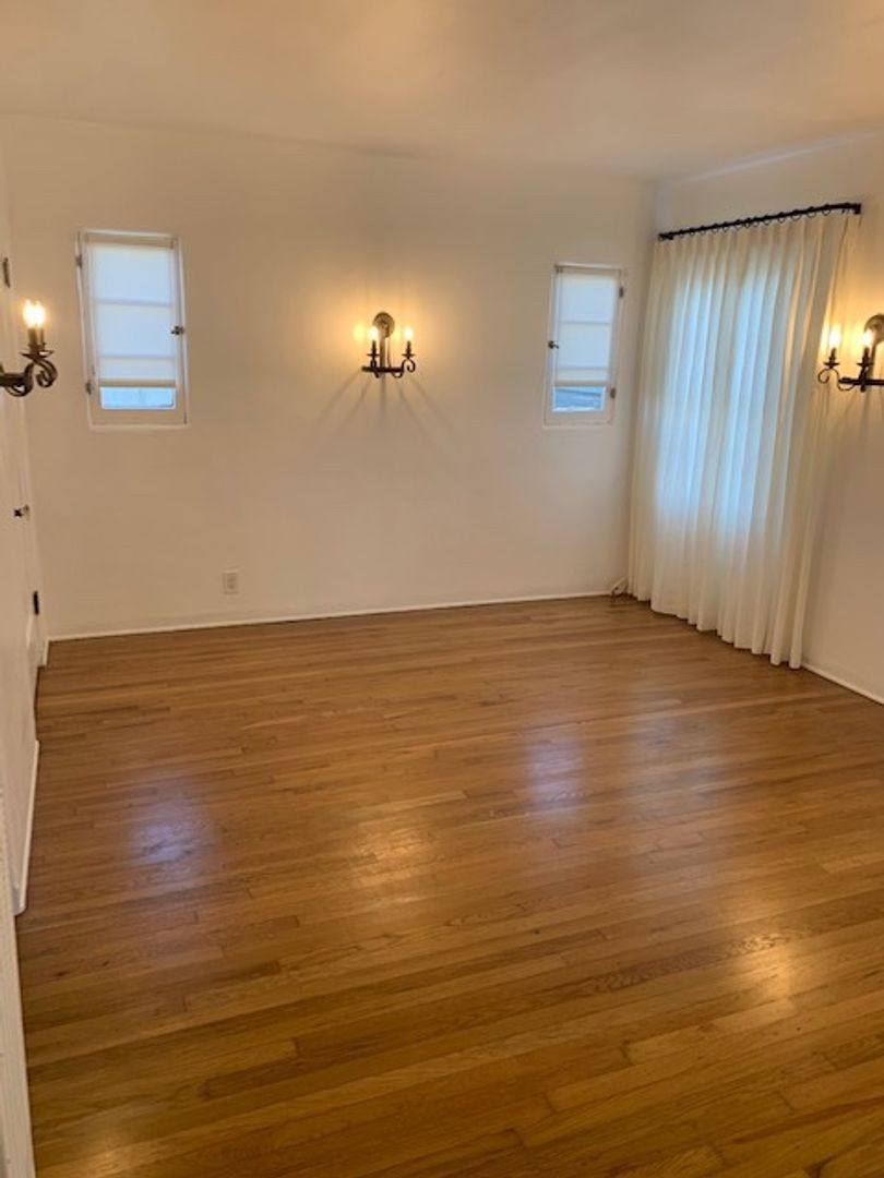 Apartment for rent at 2665-67 32nd St, Santa Monica, CA 90405