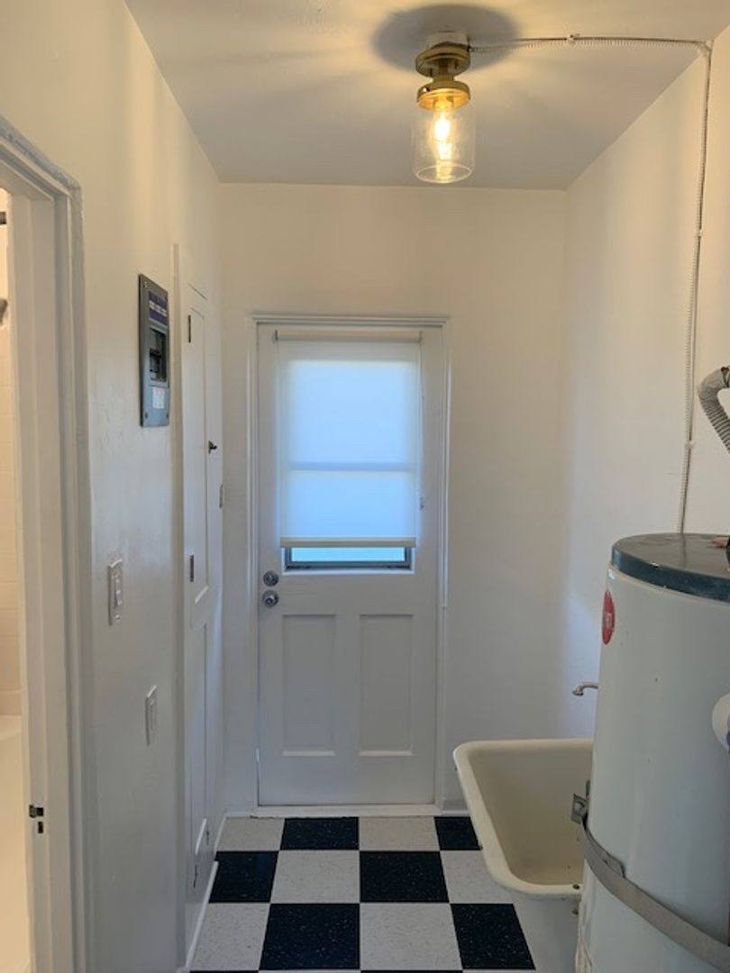 Apartment for rent at 2665-67 32nd St, Santa Monica, CA 90405