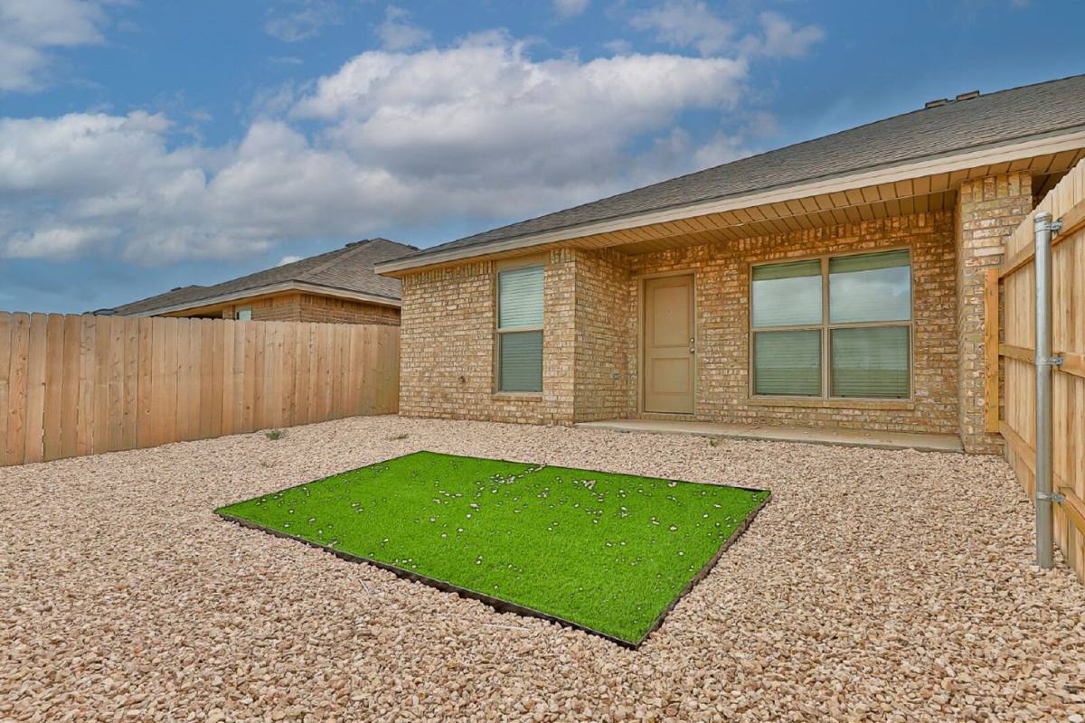 Townhouse for rent at 1901 Langford Ave #B, Lubbock, TX 79416