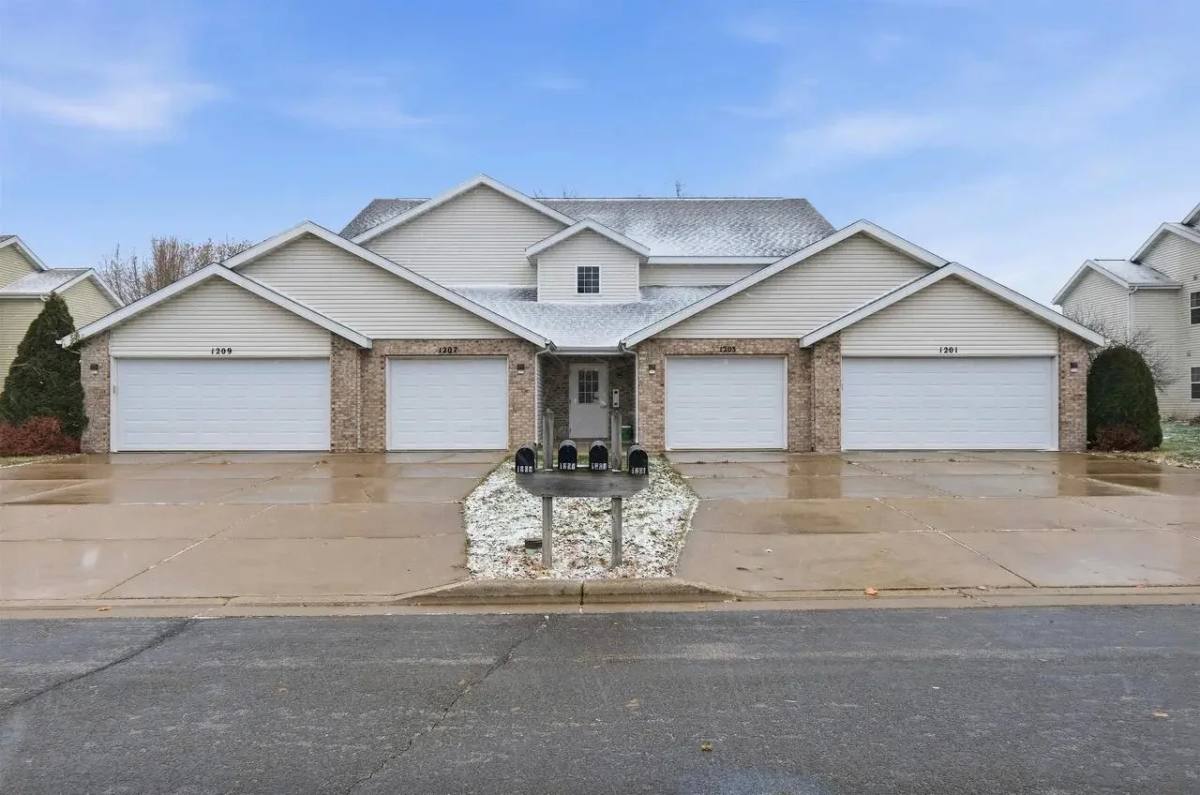 Apartment for rent at 1203 Stonewood Crossing, Sun Prairie, WI 53590