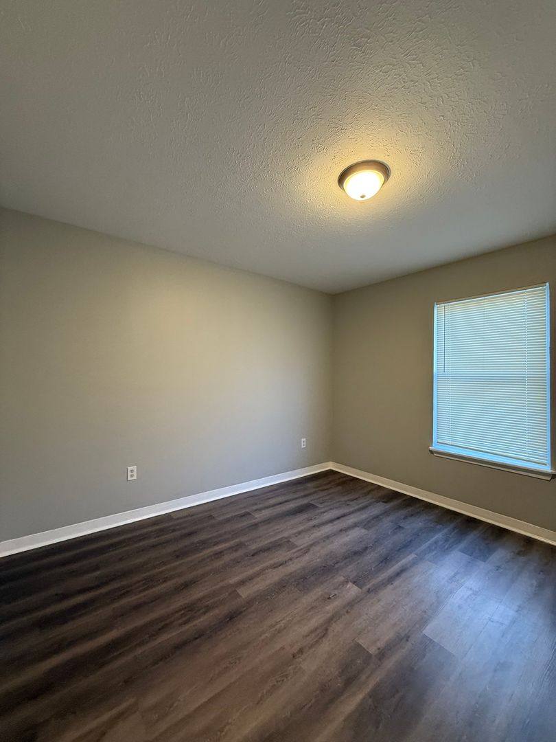 Apartment for rent at 2708 Greenwood Ave, Louisville, KY 40211