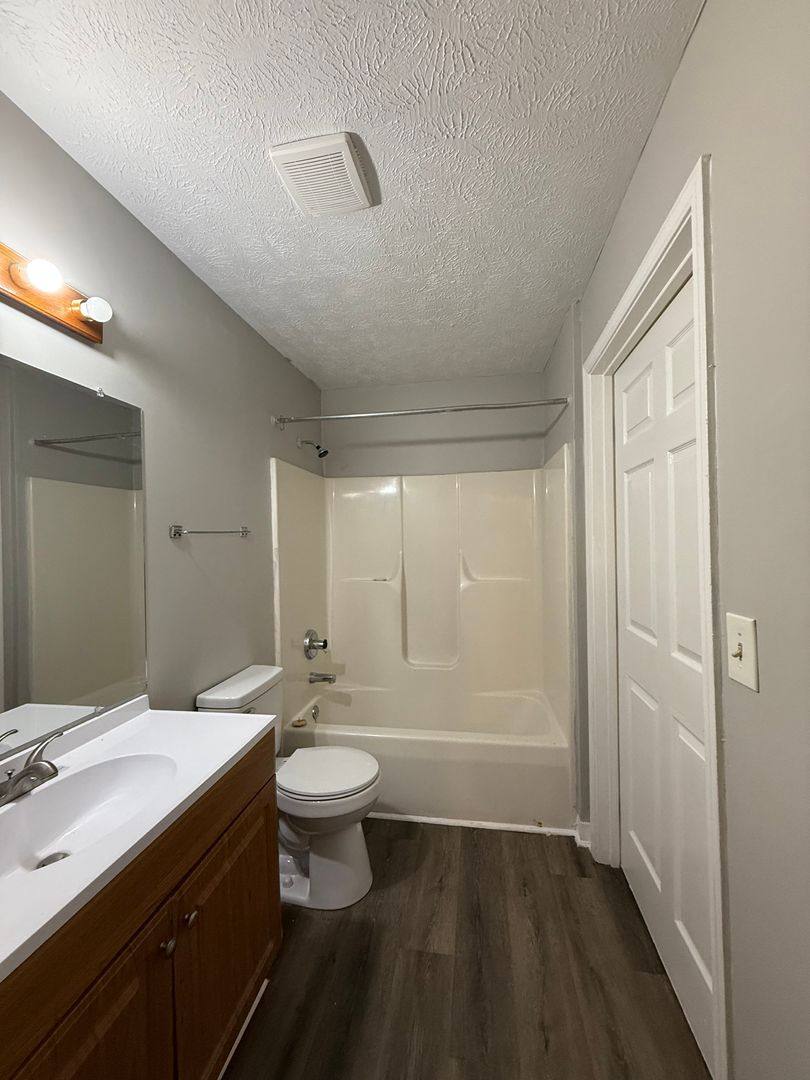 Apartment for rent at 2708 Greenwood Ave, Louisville, KY 40211