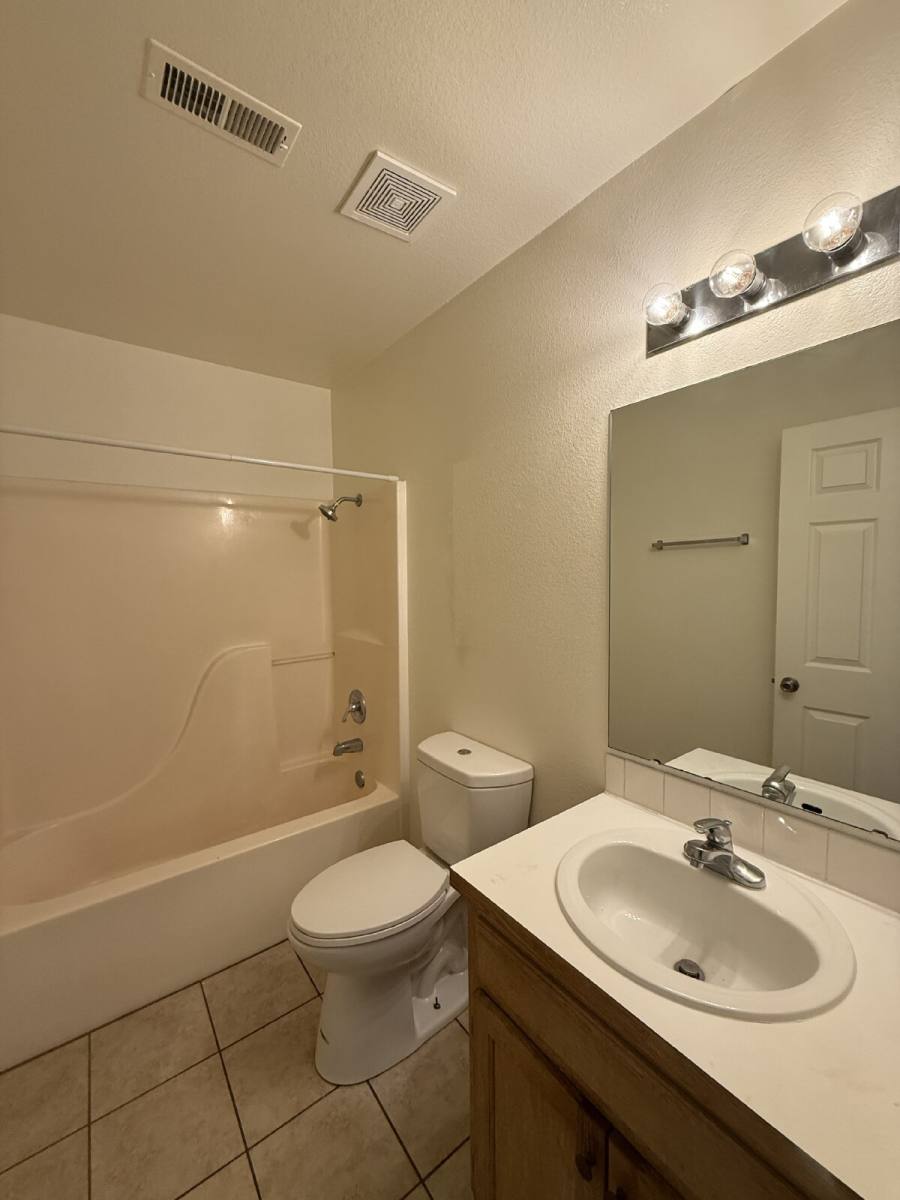 Apartment for rent at 428 Kays Lane #BLDG 1, Hollister, MO 65672