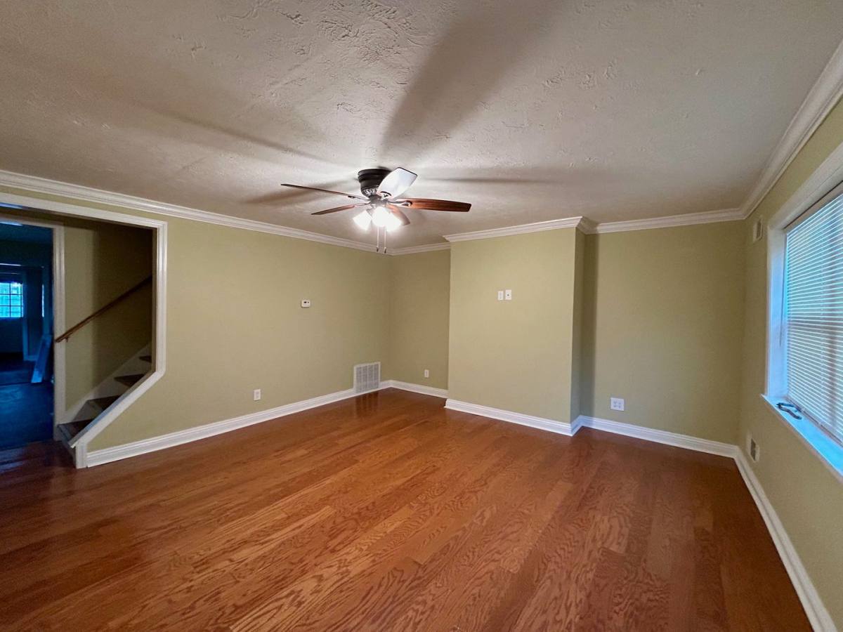 Townhouse for rent at 513 S 2nd Ave, Elizabeth, PA 15037