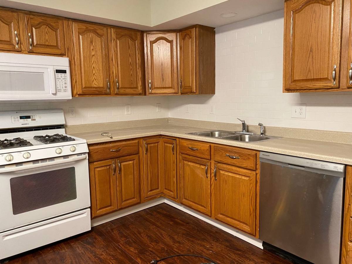 Townhouse for rent at 513 S 2nd Ave, Elizabeth, PA 15037