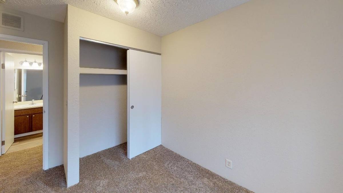 Apartment for rent at 3021 N Pointe Dr, Jackson, MI 49202