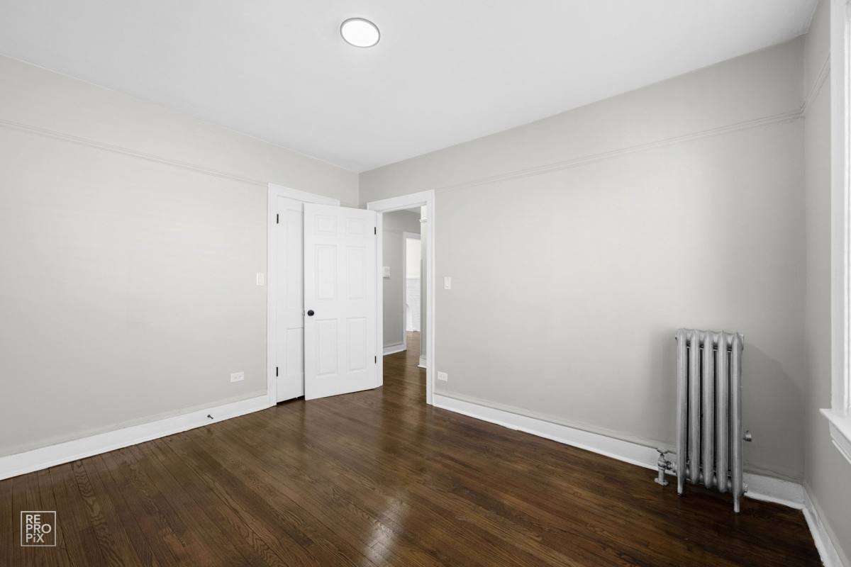 Apartment for rent at 2837 E 77th St, Chicago, IL 60649