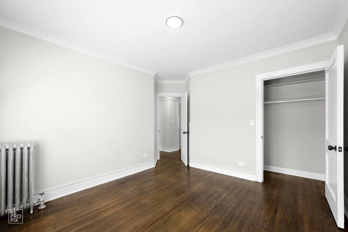 Apartment for rent at 2837 E 77th St, Chicago, IL 60649