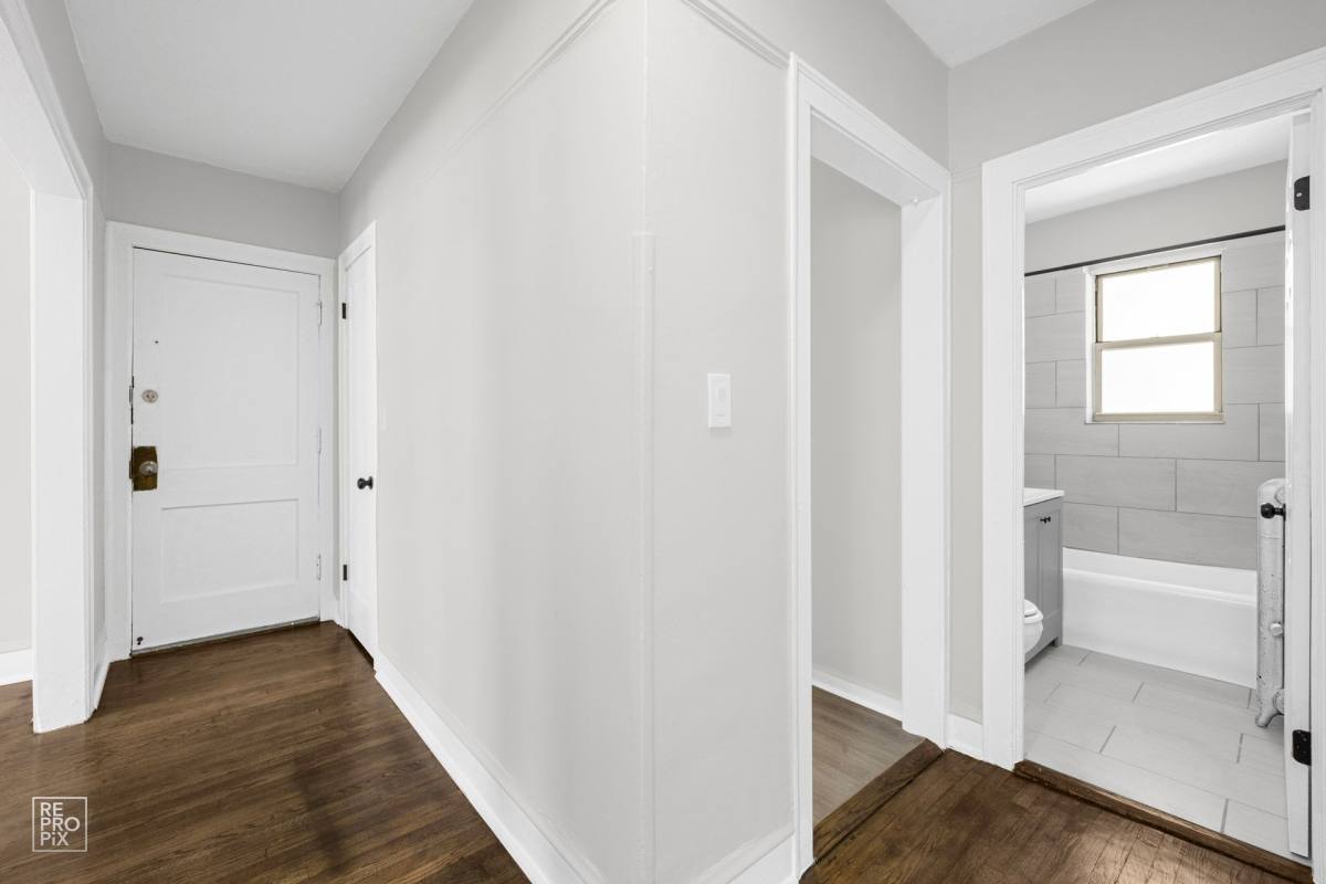 Apartment for rent at 2837 E 77th St, Chicago, IL 60649