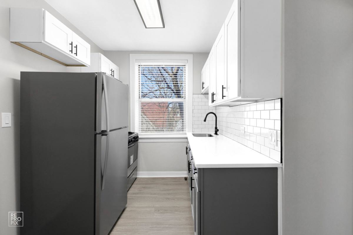 Apartment for rent at 2837 E 77th St, Chicago, IL 60649