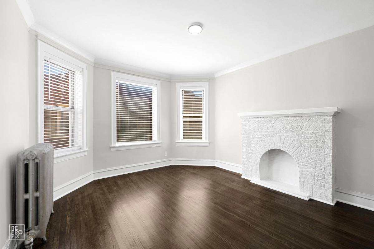 Apartment for rent at 2837 E 77th St, Chicago, IL 60649