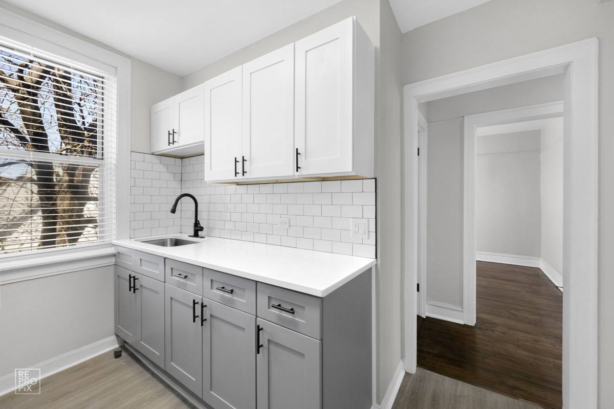 Apartment for rent at 2837 E 77th St, Chicago, IL 60649