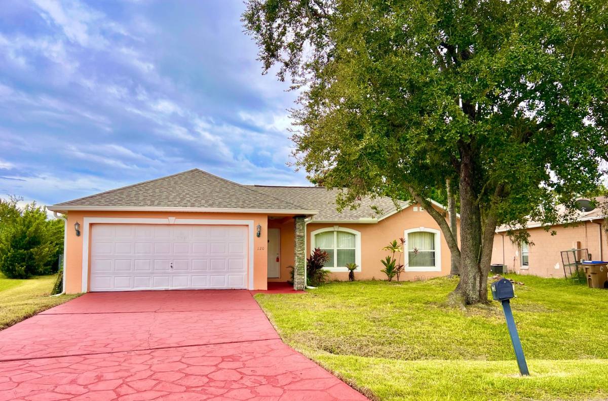 House for rent at 220 Canterbury Court, Kissimmee, FL 34758