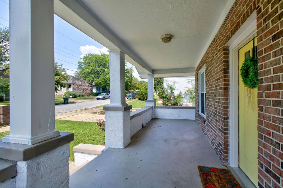 House for rent at 2111 Oak St, Chattanooga, TN 37404