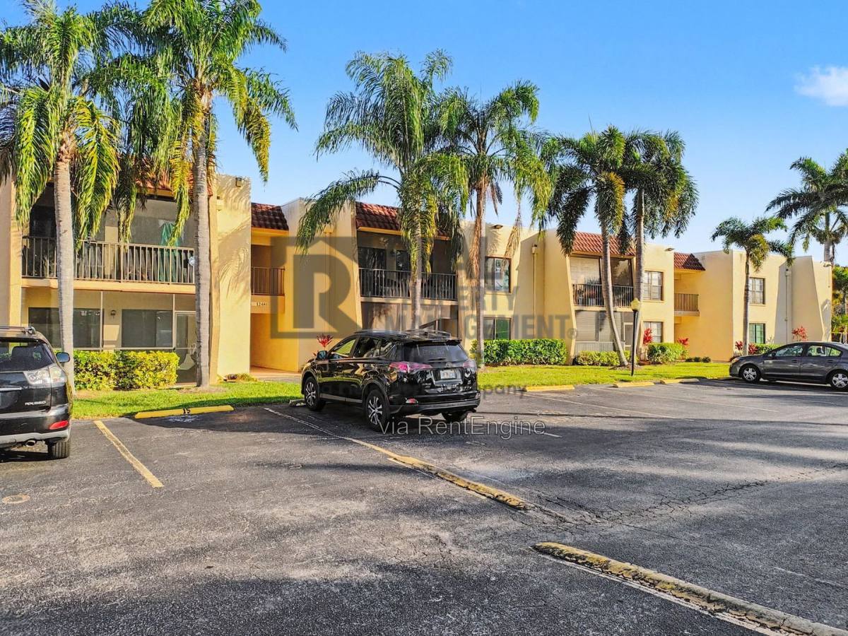 Condo for rent at 12471 McGregor Blvd #10-1, Fort Myers, FL 33919