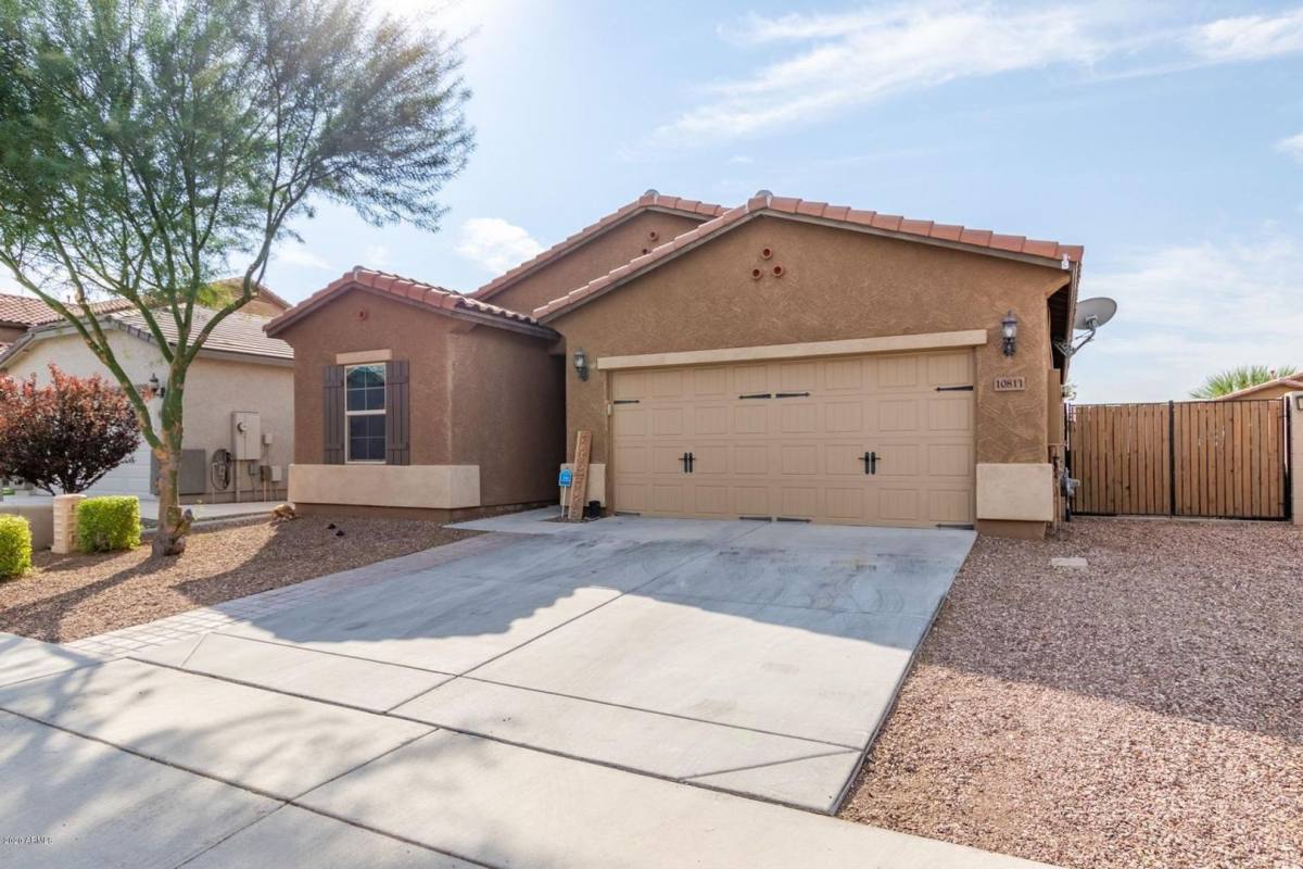 House for rent at 10811 W El Cortez Place, Peoria, AZ 85383