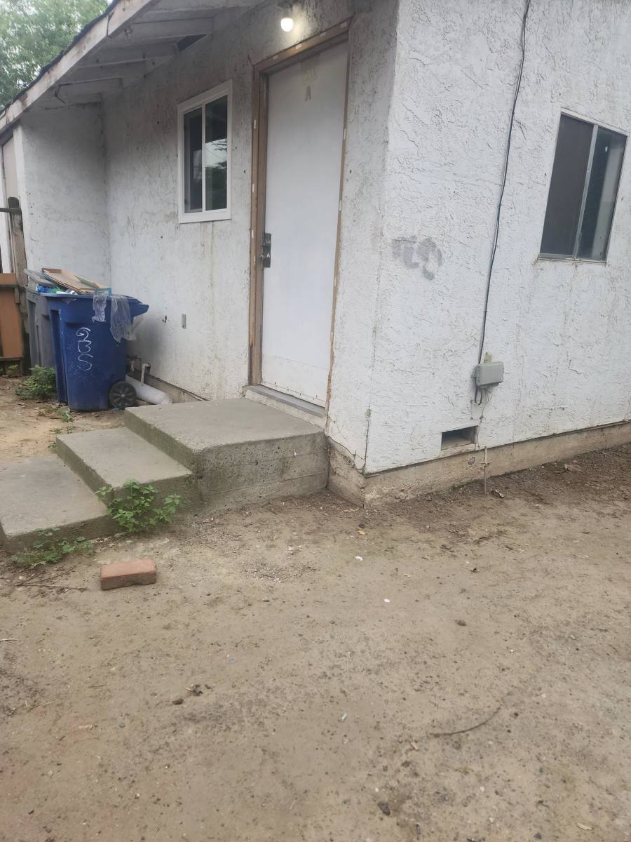 House for rent at 153 W 12th St #B, Merced, CA 95340