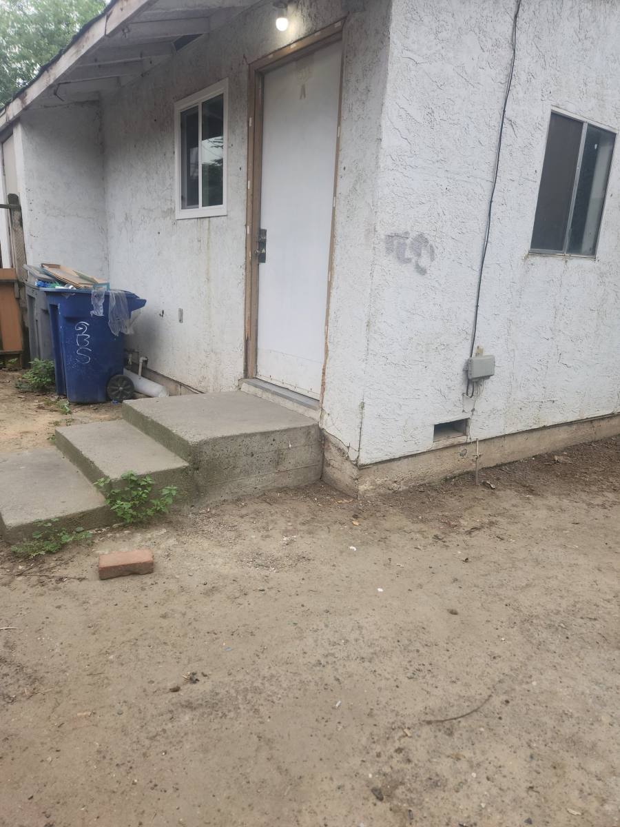 House for rent at 153 W 12th St #B, Merced, CA 95340