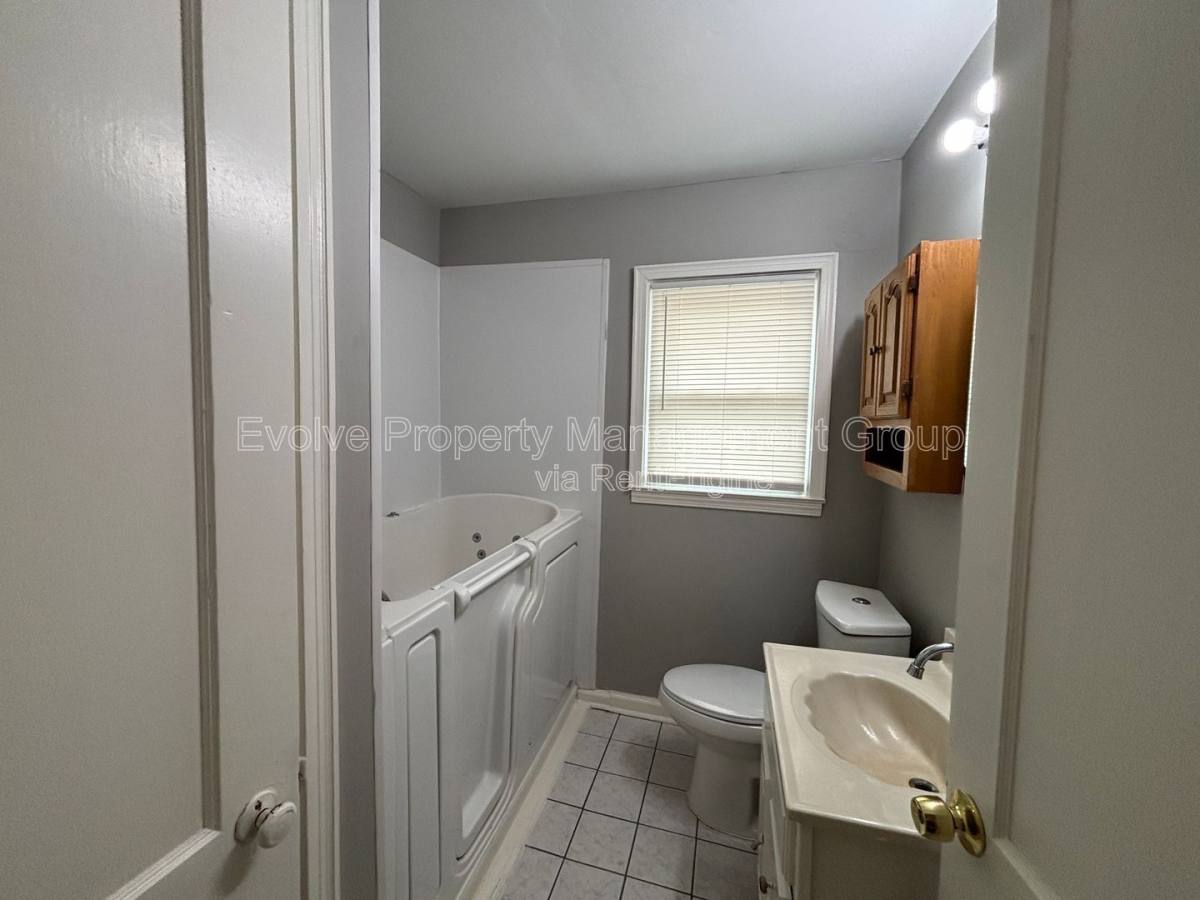 House for rent at 3723 Wilshire Rd, Memphis, TN 38111