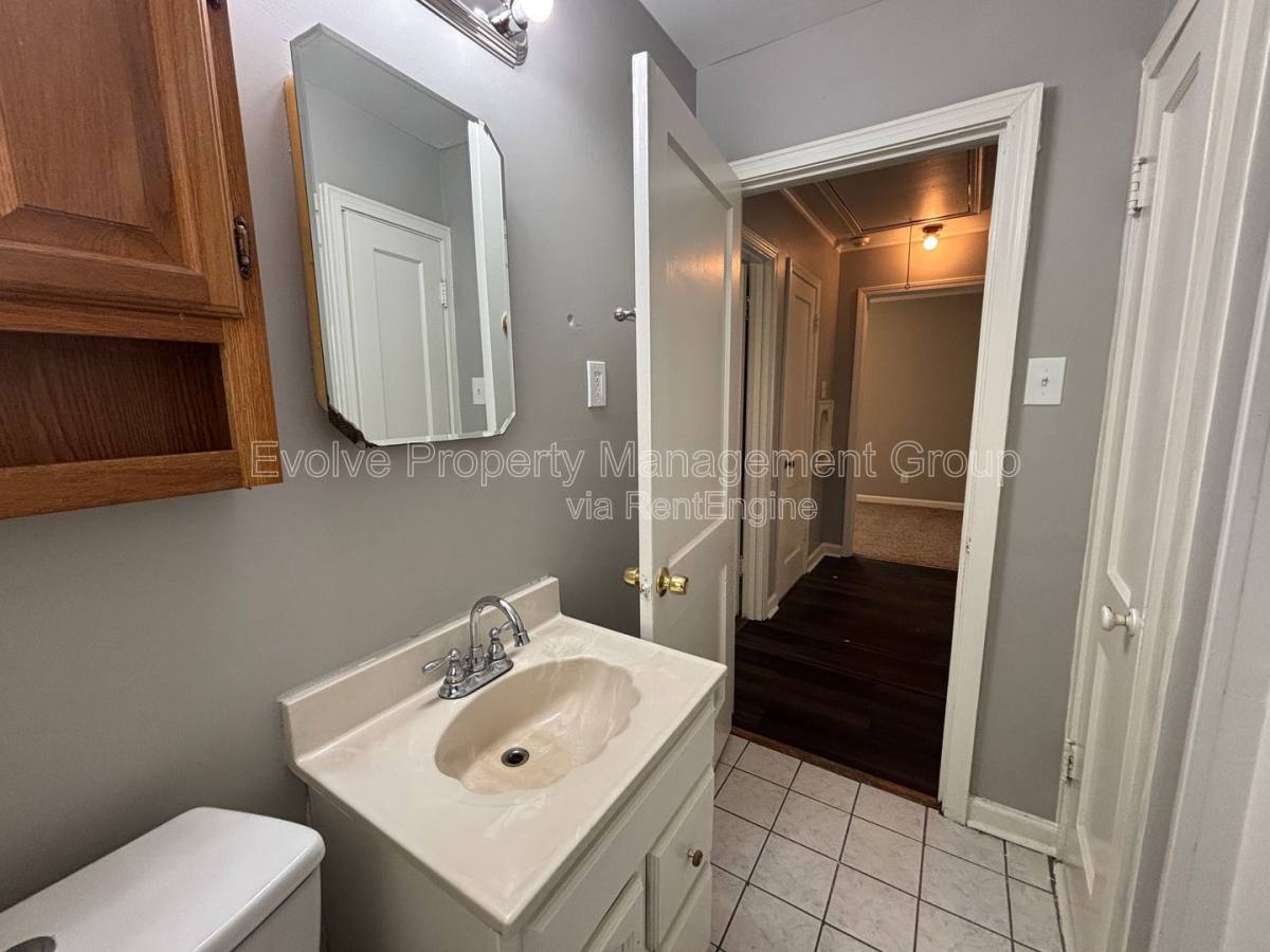 House for rent at 3723 Wilshire Rd, Memphis, TN 38111