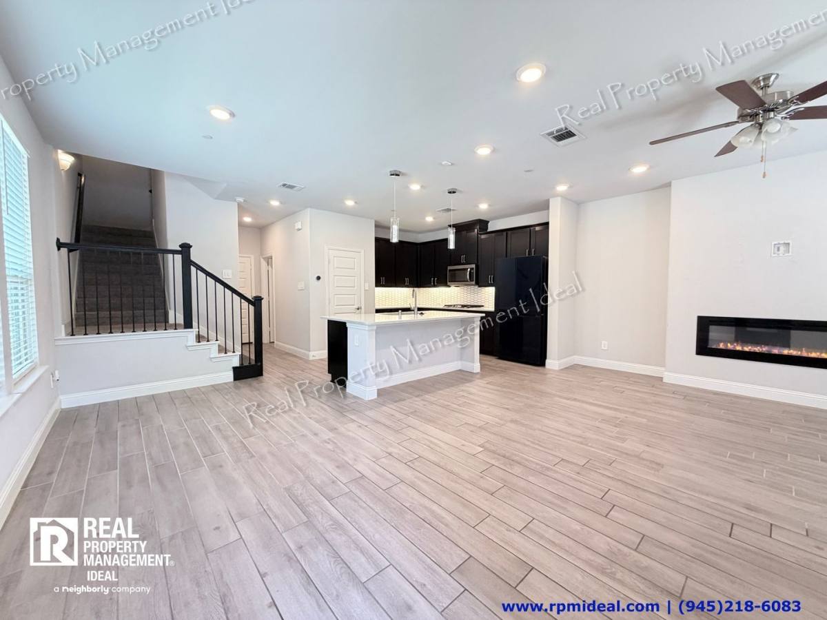 Townhouse for rent at 2130 Argolis Dr, Rowlett, TX 75088