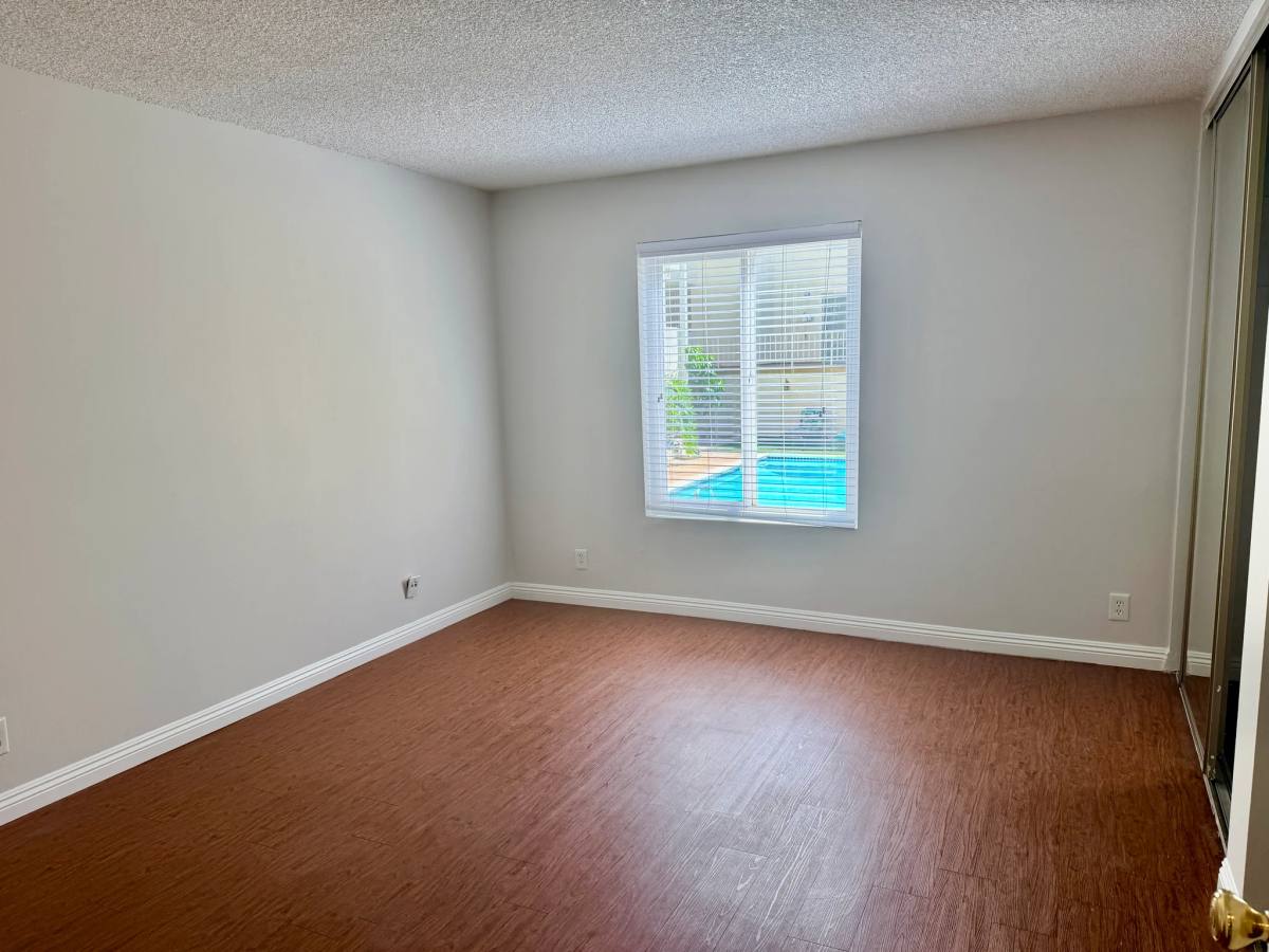 Apartment for rent at 17440 Burbank Blvd #100, Encino, CA 91316