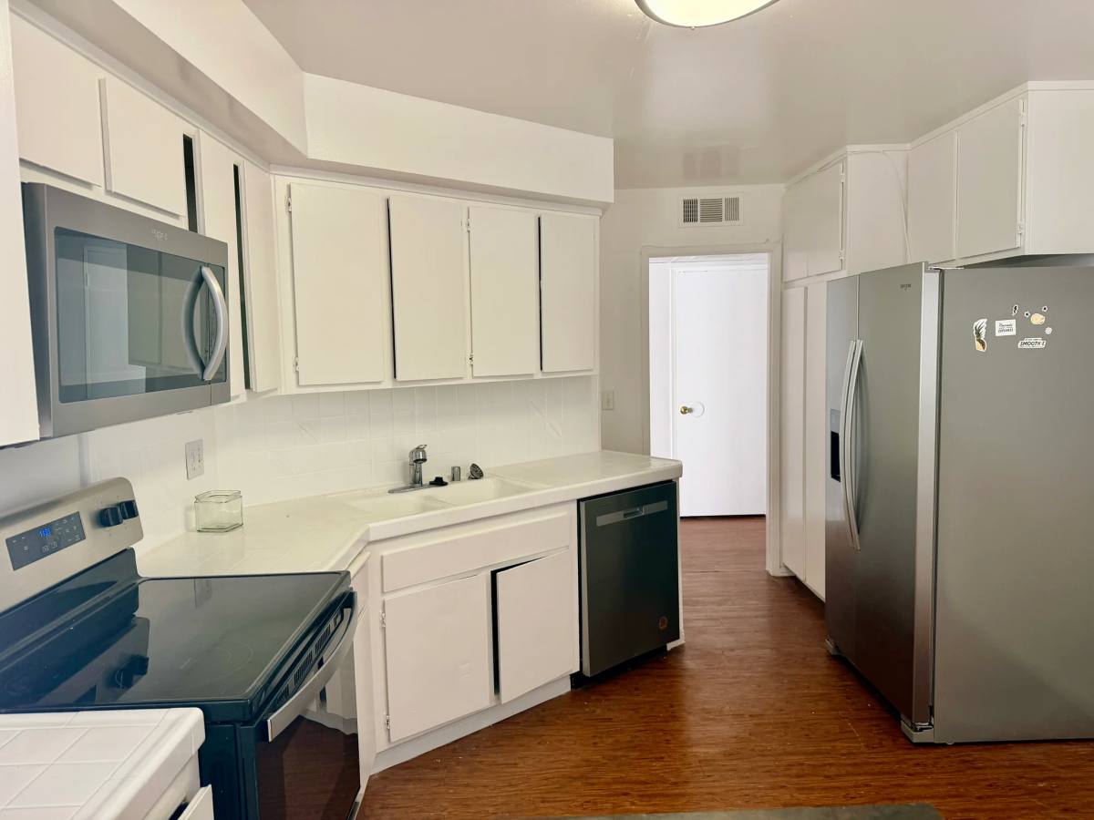 Apartment for rent at 17440 Burbank Blvd #100, Encino, CA 91316