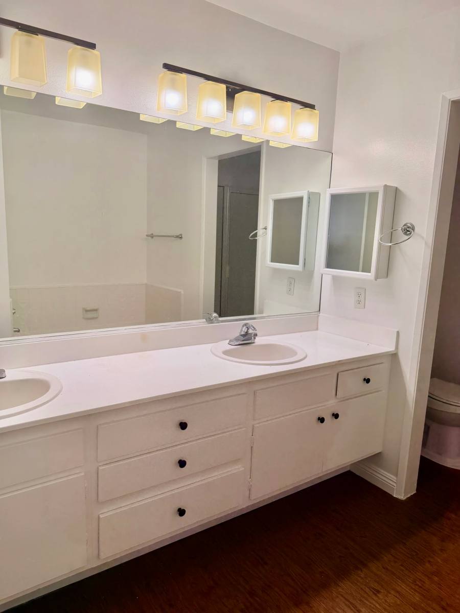 Apartment for rent at 17440 Burbank Blvd #100, Encino, CA 91316
