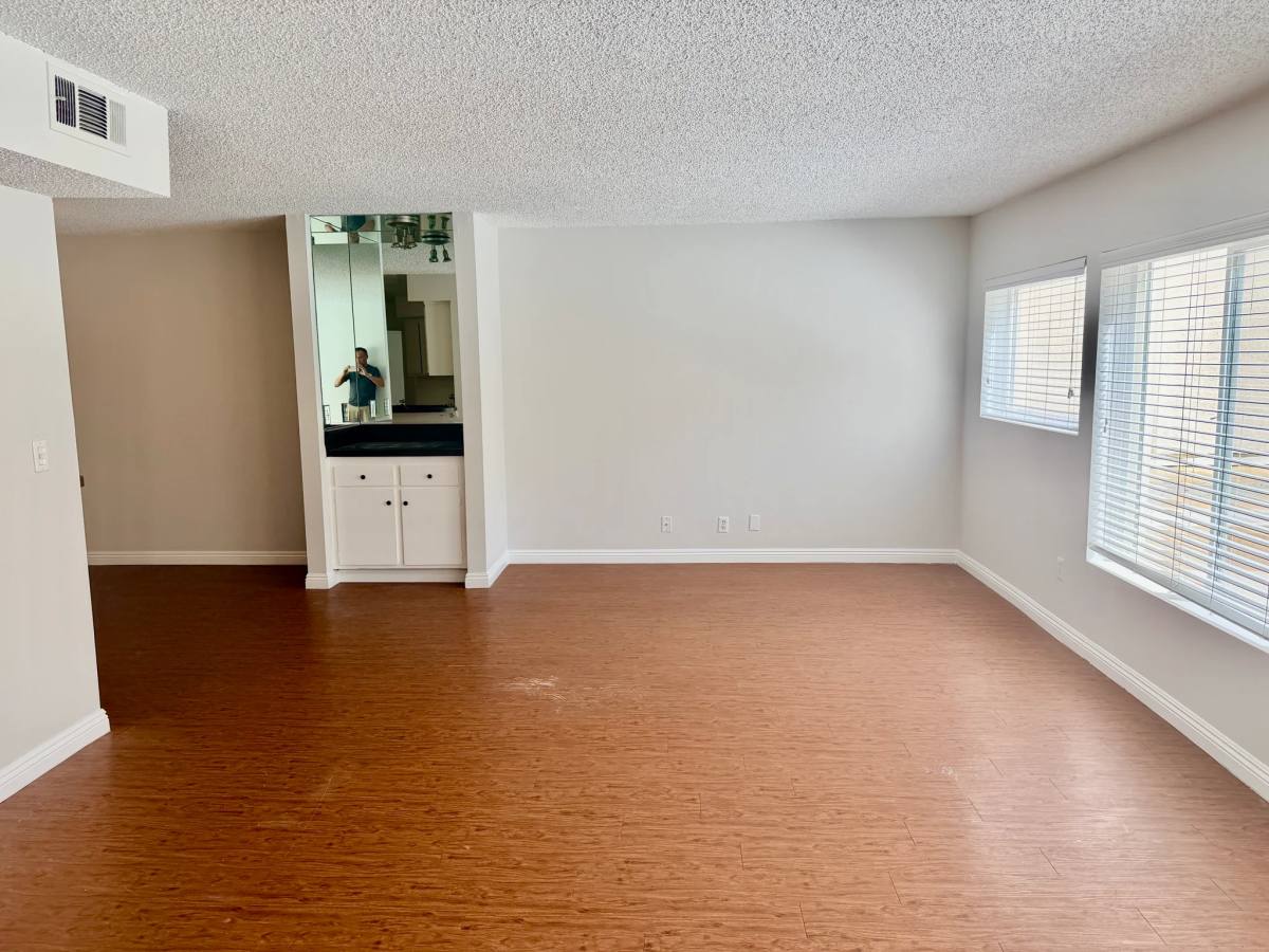 Apartment for rent at 17440 Burbank Blvd #100, Encino, CA 91316