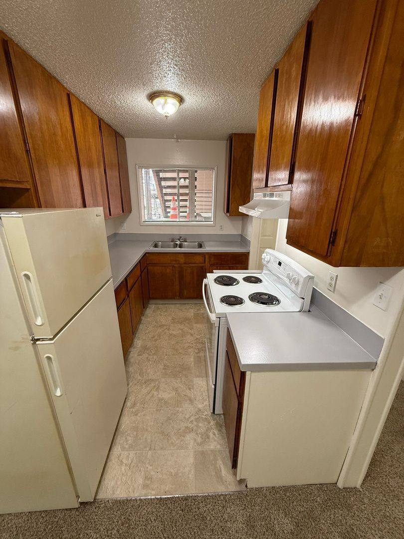Apartment for rent at 528 SW Levens St #2, Dallas, OR 97338