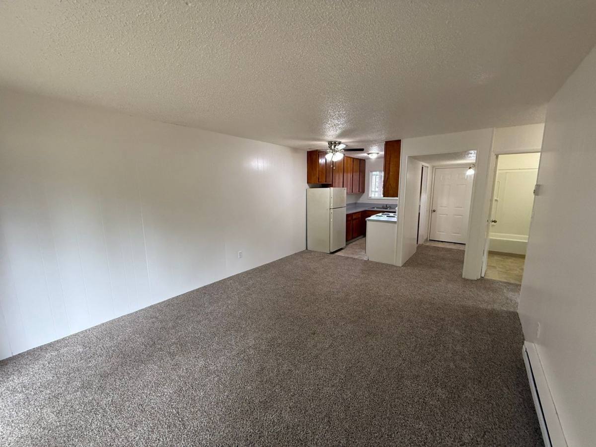 Apartment for rent at 528 SW Levens St #2, Dallas, OR 97338