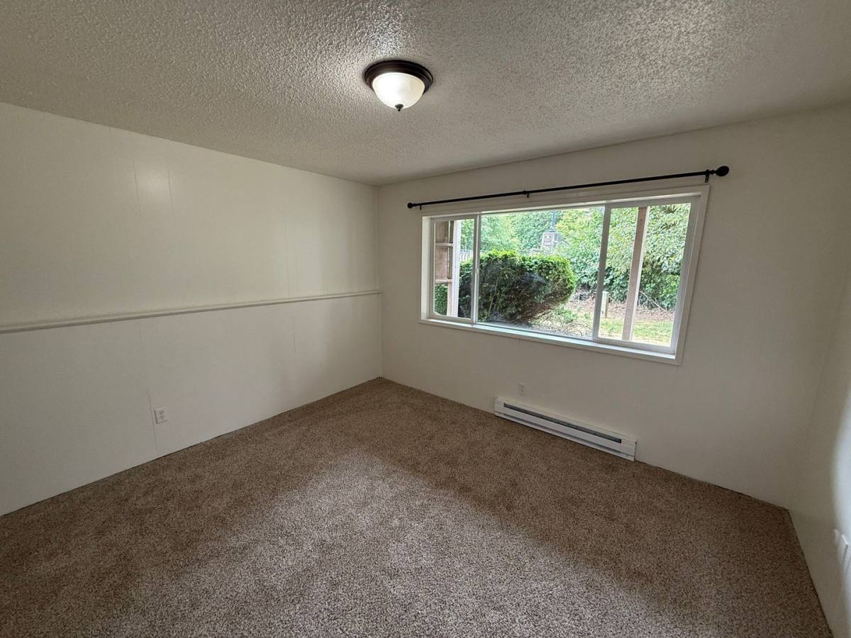Apartment for rent at 528 SW Levens St #2, Dallas, OR 97338