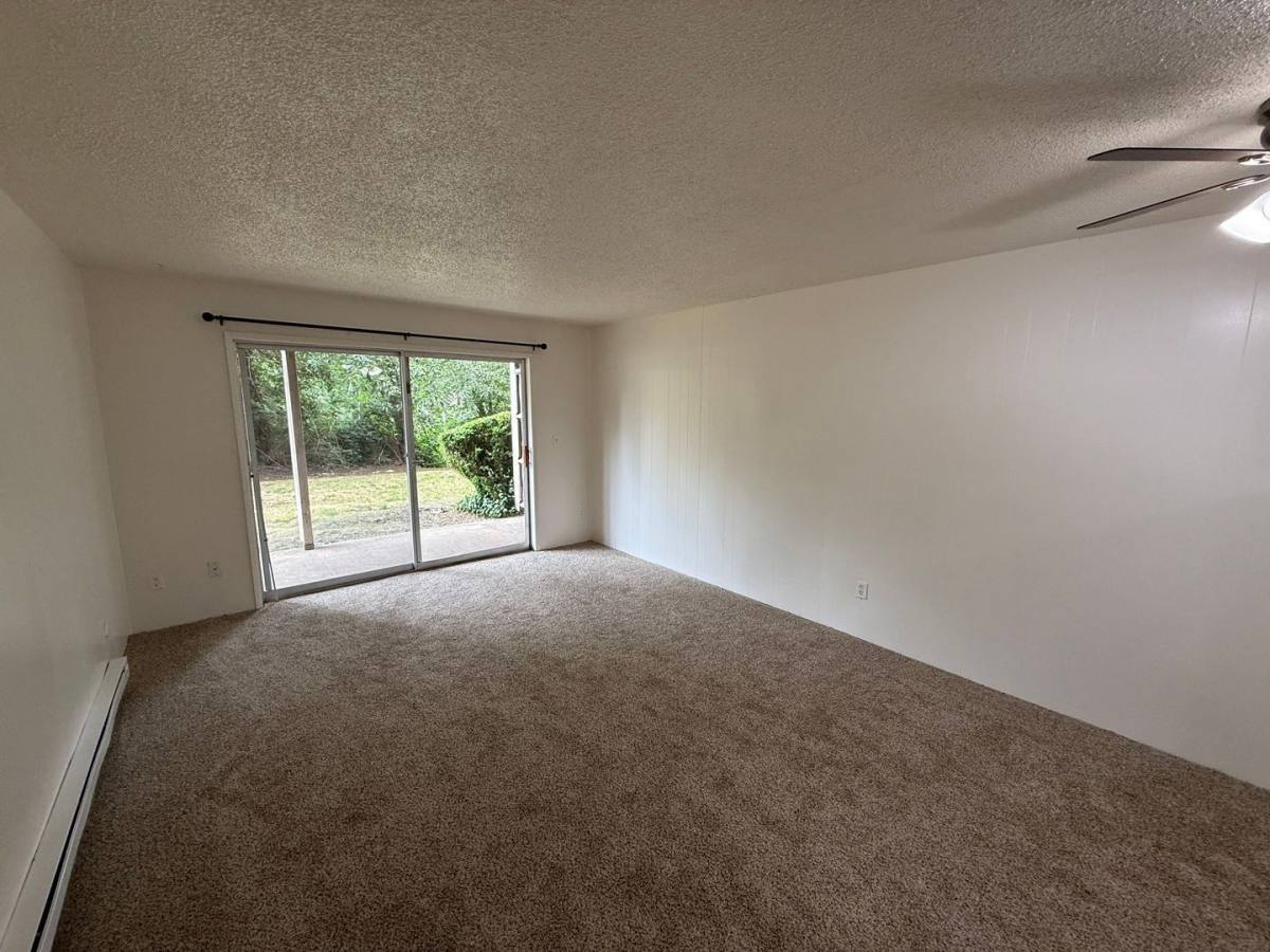 Apartment for rent at 528 SW Levens St #2, Dallas, OR 97338