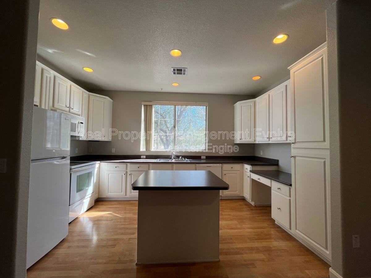 Condo for rent at 4455 E Paradise Village Parkway S #1021, Phoenix, AZ 85032
