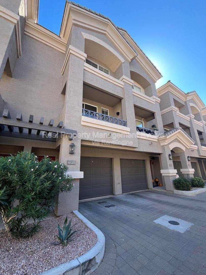 Condo for rent at 4455 E Paradise Village Parkway S #1021, Phoenix, AZ 85032