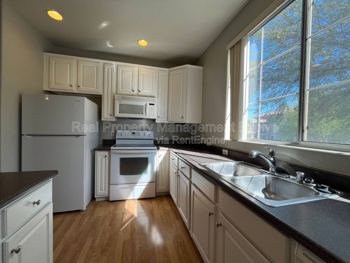 Condo for rent at 4455 E Paradise Village Parkway S #1021, Phoenix, AZ 85032