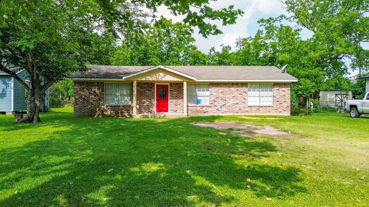 House for rent at 3210 Ridgefield Rd, La Porte, TX 77571