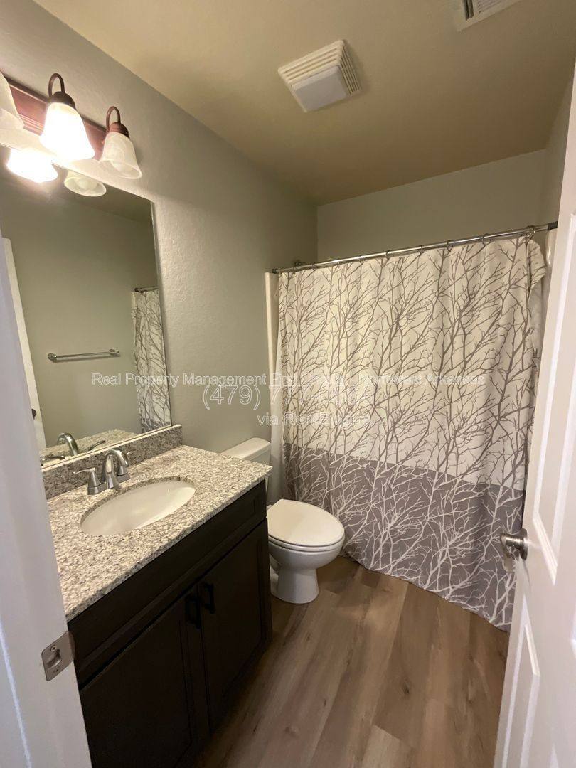 House for rent at 1 Lathrop Lane, Bella Vista, AR 72715