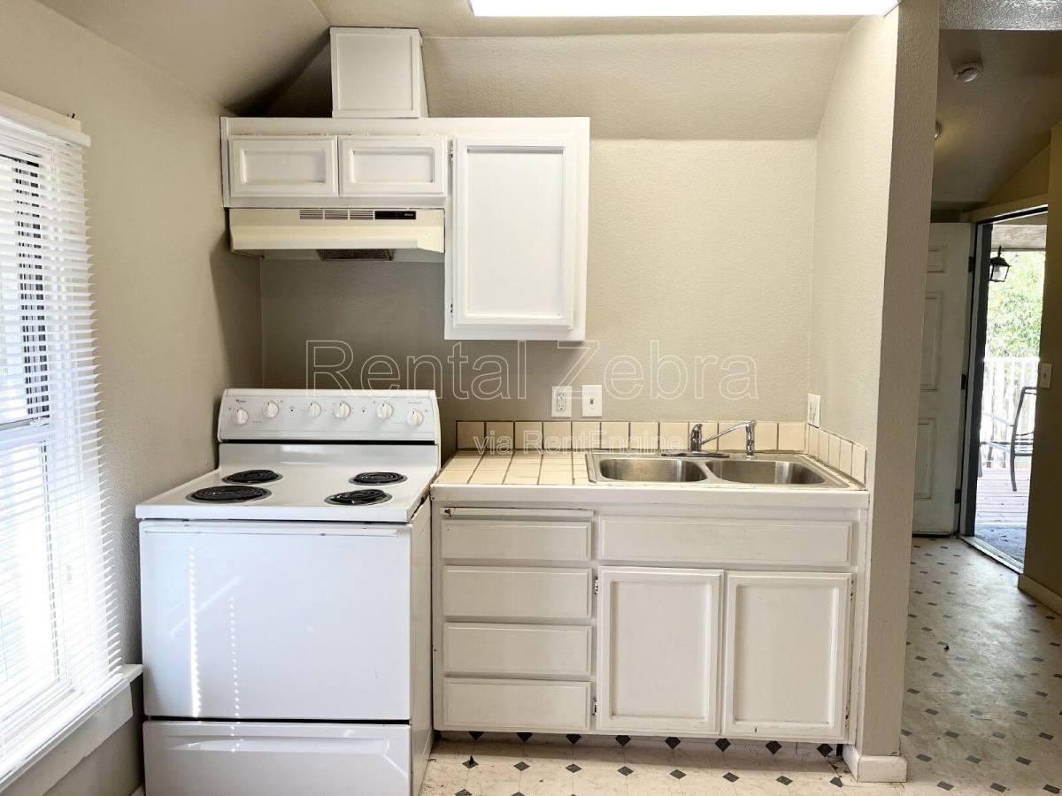 Apartment for rent at 355 W 22nd St, Merced, CA 95340