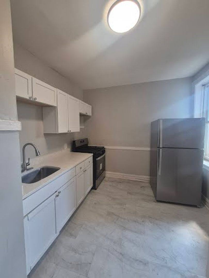 Apartment for rent at 5735 W Washington Blvd, Chicago, IL 60644