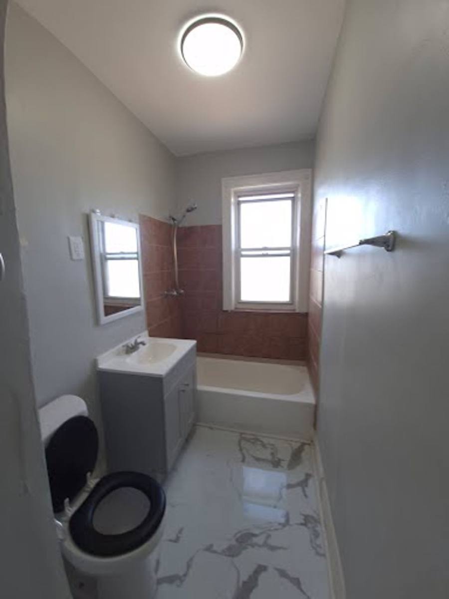 Apartment for rent at 5735 W Washington Blvd, Chicago, IL 60644